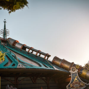 [Trailer] A DAY AT STAR WARS HYPERSPACE MOUNTAIN 