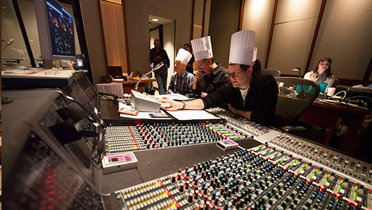 Table de réglage et musiciens